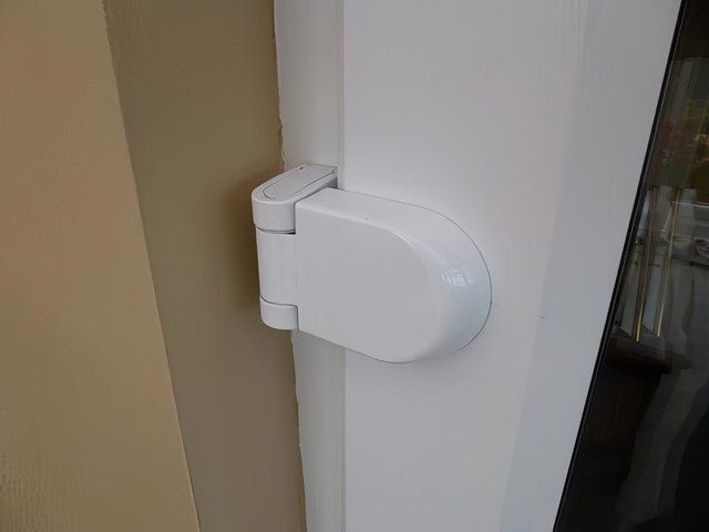images/door-repairs/slider/door-hinge-repair--kireth-ai.jpeg