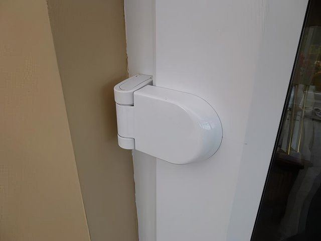 door-hinge-repair-kireth-ai